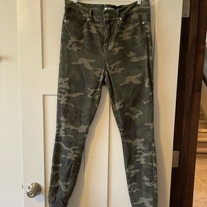 High Waisted Camouflage Jeans